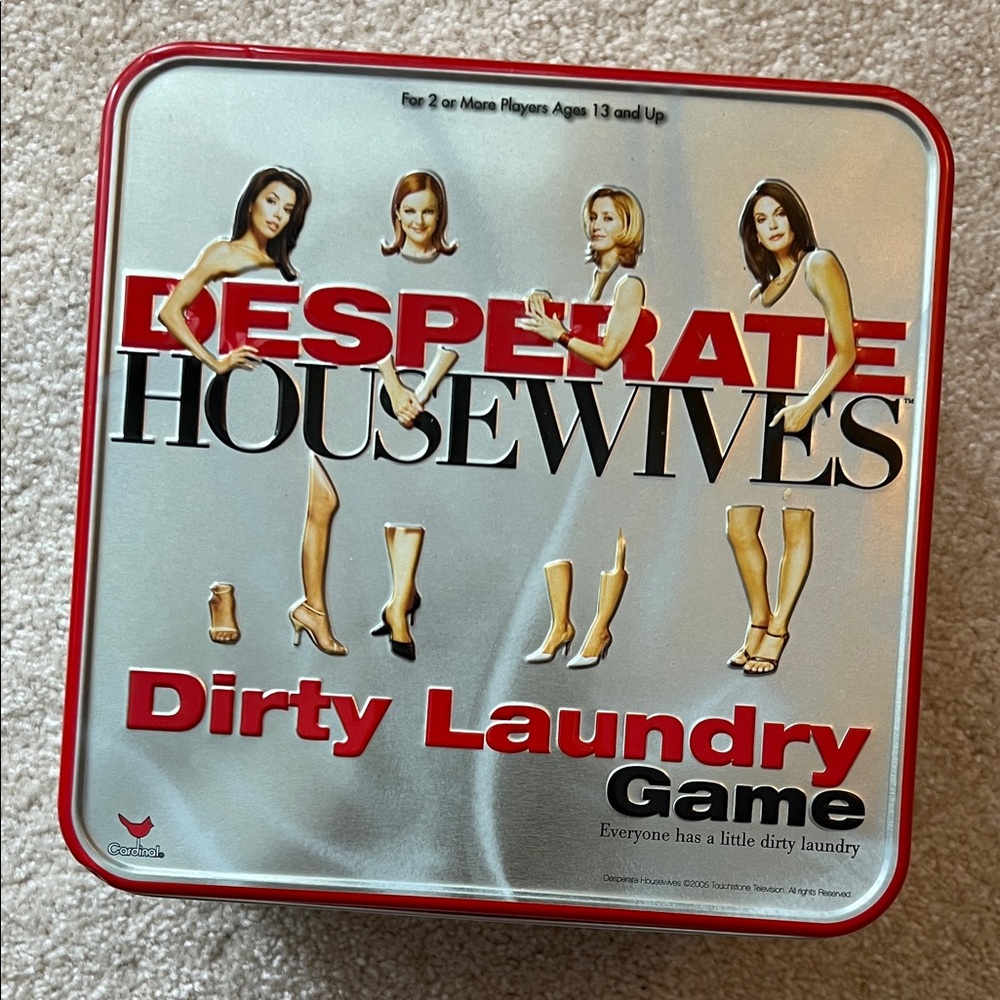 VINTAGE Desperate Housewives DIRTY LAUNDRY game 2005 in LIKE NEW condition!
